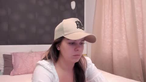 Snapshot of elisetyler89 chatting on November 2025 08:28:01 AM Elly online show from November 2025 08:28:01 AM
