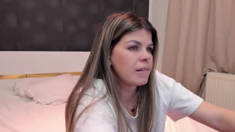 Snapshot of elisetyler89 chatting on March 2026 09:08:01 PM Elly online show from March 2026 09:08:01 PM