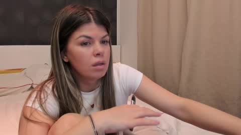 Snapshot of elisetyler89 chatting on April 2026 08:09:02 PM Elly online show from April 2026 08:09:02 PM