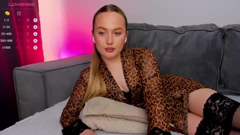 Eliss  online show from March 2025 10:32:02 AM