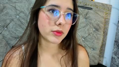 elisvega online show from April 2026 07:44:02 PM