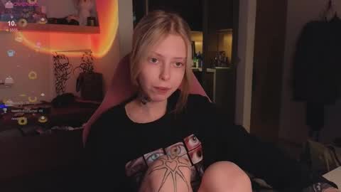 Elizabeth online show from December 2025 09:35:01 PM