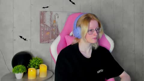 Snapshot of elizabeth_harpper chatting on November 2025 01:05:02 AM Elizabeth online show from November 2025 01:05:02 AM