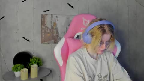 Snapshot of elizabeth_harpper chatting on November 2025 01:27:02 AM Elizabeth online show from November 2025 01:27:02 AM