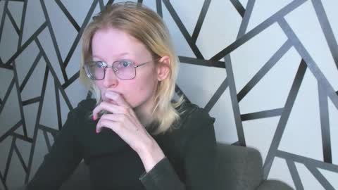 Snapshot of elizabeth_harpper chatting on November 2025 01:39:01 AM Elizabeth online show from November 2025 01:39:01 AM