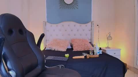 Elizabeth  online show from May 2026 09:56:02 PM