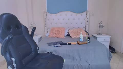 Elizabeth  online show from May 2026 01:02:04 AM
