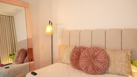 Eliza online show from April 2026 10:12:02 PM