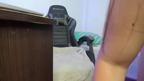 instgram aly leiv17 ---- Im model-independent online show from January 2025 12:01:01 AM