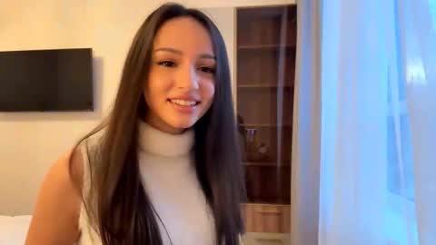 Mia online show from December 2025 12:02:02 PM