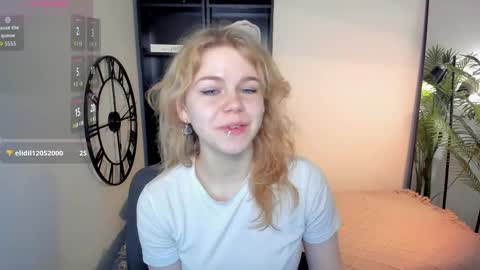 Snapshot of elizabethvane chatting on June 2026 05:25:01 AM Elizabeth online show from June 2026 05:25:01 AM