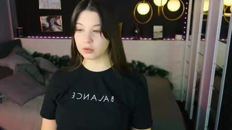 Snapshot of elizamild chatting on December 2025 01:40:01 PM Eliza online show from December 2025 01:40:01 PM