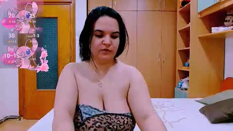 Snapshot of ella_diamonds chatting on October 2025 06:44:01 AM Ella online show from October 2025 06:44:01 AM