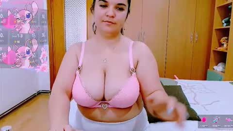 Snapshot of ella_diamonds chatting on October 2025 06:47:01 AM Ella online show from October 2025 06:47:01 AM