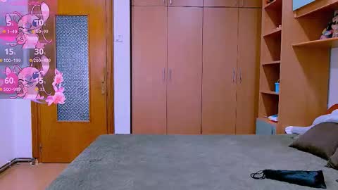 Snapshot of ella_diamonds chatting on November 2025 06:47:02 AM Ella online show from November 2025 06:47:02 AM