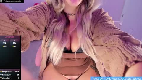 Snapshot of ella_foxx chatting on January 2025 02:44:02 AM ella_foxx online show from January 2025 02:44:02 AM