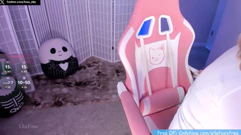 Snapshot of ella_foxx chatting on October 2025 12:54:01 AM ella_foxx online show from October 2025 12:54:01 AM