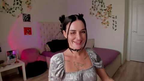 ELLA online show from September 2025 08:57:01 AM