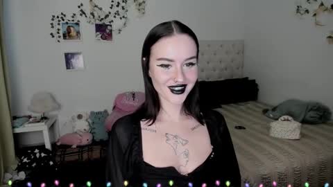 ELLA online show from December 2025 08:51:02 AM