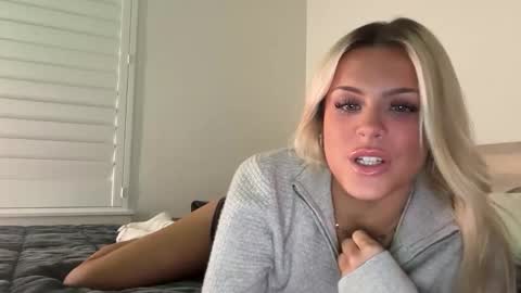 Ella online show from December 2025 03:11:02 AM