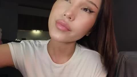 Snapshot of ella_lee15 chatting on April 2026 02:37:02 AM Lee online show from April 2026 02:37:02 AM