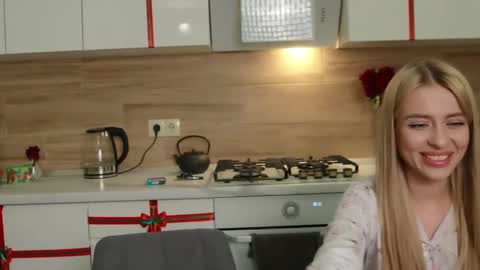 Snapshot of ella_twinkle chatting on December 2024 06:57:02 PM Ella online show from December 2024 06:57:02 PM