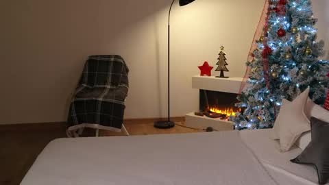 Snapshot of ella_twinkle chatting on December 2024 07:28:02 PM Ella online show from December 2024 07:28:02 PM