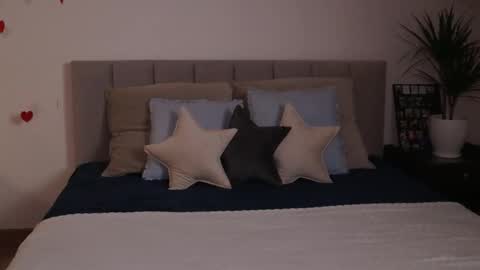 Snapshot of ella_twinkle chatting on February 2025 07:27:02 PM Ella online show from February 2025 07:27:02 PM