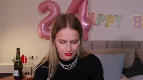 Snapshot of ella_twinkle chatting on March 2025 10:42:01 PM Ella online show from March 2025 10:42:01 PM