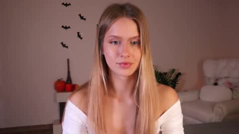 Snapshot of ella_twinkle chatting on November 2025 07:16:01 PM Ella online show from November 2025 07:16:01 PM