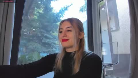 ella_vee online show from October 2025 05:02:02 AM