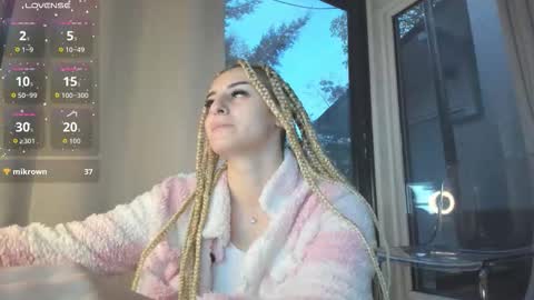 ella_vee online show from October 2025 04:37:01 AM