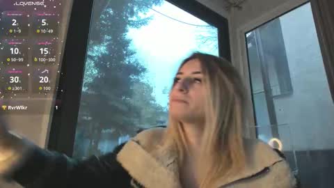 ella_vee online show from November 2025 06:08:02 AM