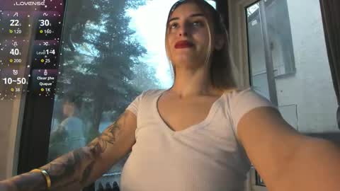 ella_vee online show from November 2025 07:33:02 AM