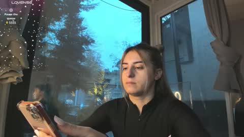 ella_vee online show from December 2025 05:49:02 AM