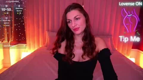 Ella online show from November 2025 09:48:01 PM
