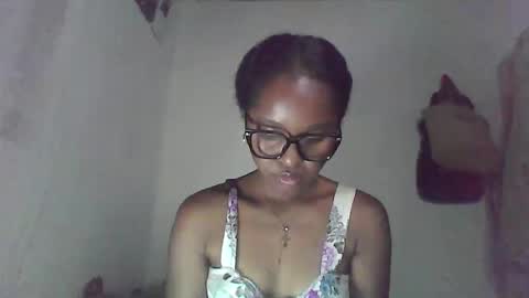 ellah245 online show from February 2026 05:52:01 PM