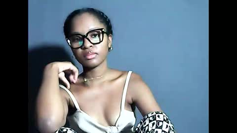ellah245 online show from May 2026 09:54:01 PM