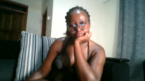 Snapshot of ellah_simone chatting on June 2026 11:25:01 PM ellah-simone online show from June 2026 11:25:01 PM
