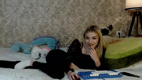 Snapshot of ellamilla chatting on December 2025 11:19:01 AM ellamilla online show from December 2025 11:19:01 AM