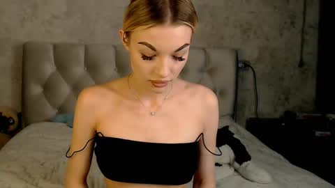 Snapshot of ellamilla chatting on February 2026 04:05:02 PM ellamilla online show from February 2026 04:05:02 PM