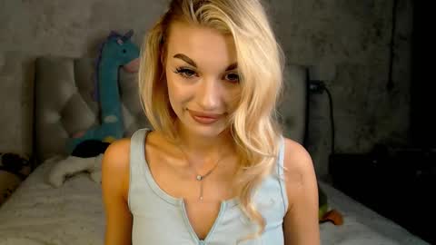 Snapshot of ellamilla chatting on March 2026 01:40:02 PM ellamilla online show from March 2026 01:40:02 PM