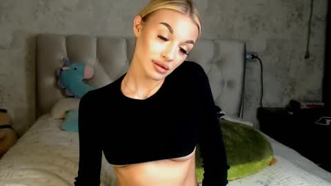 Snapshot of ellamilla chatting on March 2026 03:39:02 PM ellamilla online show from March 2026 03:39:02 PM