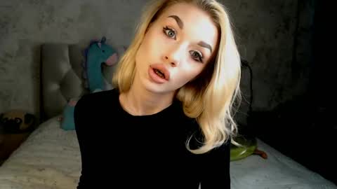 Snapshot of ellamilla chatting on April 2026 12:49:01 PM ellamilla online show from April 2026 12:49:01 PM
