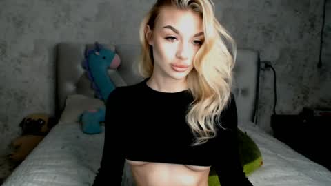 Snapshot of ellamilla chatting on April 2026 01:56:02 PM ellamilla online show from April 2026 01:56:02 PM