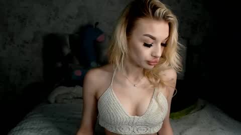Snapshot of ellamilla chatting on April 2026 01:39:02 PM ellamilla online show from April 2026 01:39:02 PM
