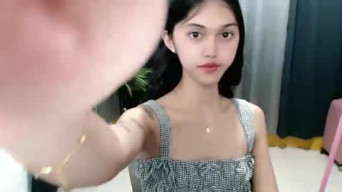 ELLA online show from May 2026 02:33:01 PM