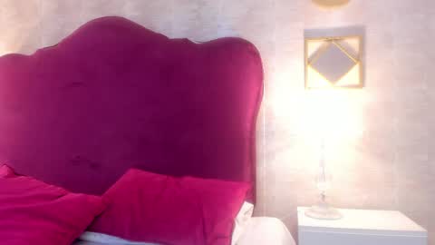 Ella Sanders online show from April 2026 01:10:01 AM