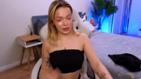 Snapshot of ellatwox chatting on December 2025 05:24:01 AM Ella online show from December 2025 05:24:01 AM