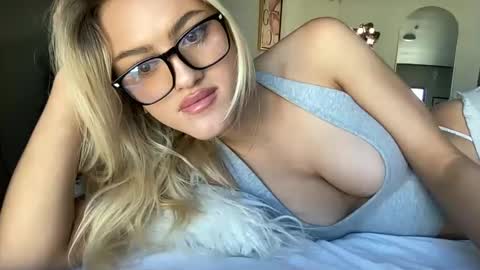 ellaxxrose online show from December 2024 07:49:01 PM